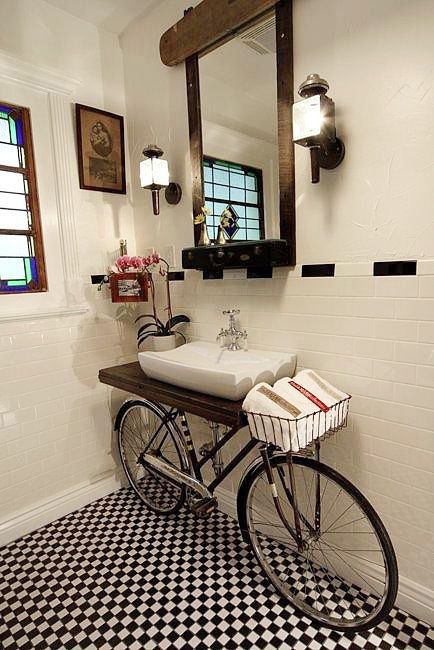 Banyoda Dekoratif Bisiklet Kullanımı